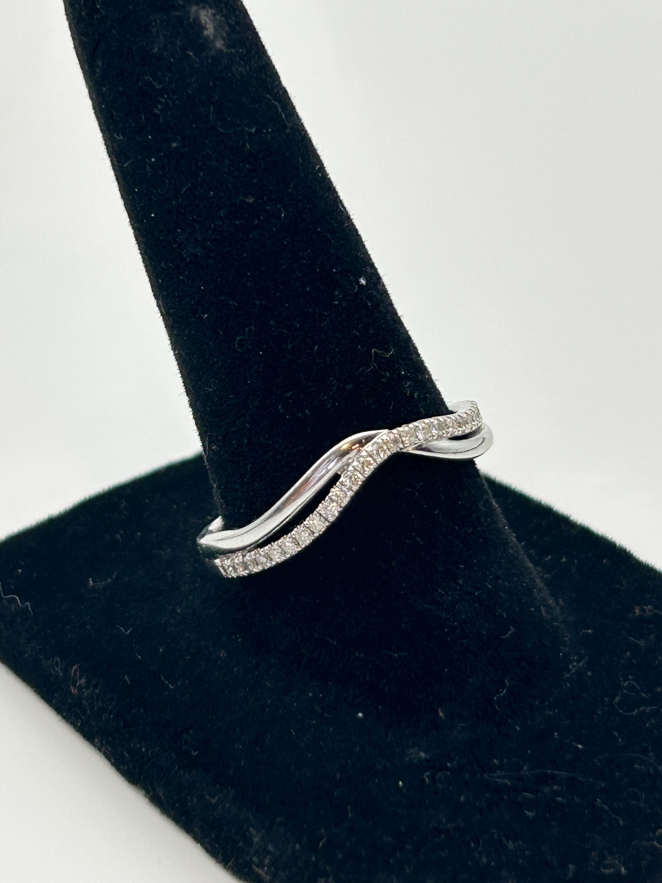 Pre-loved Sparkling 14KT Solid White Gold Diamond Band