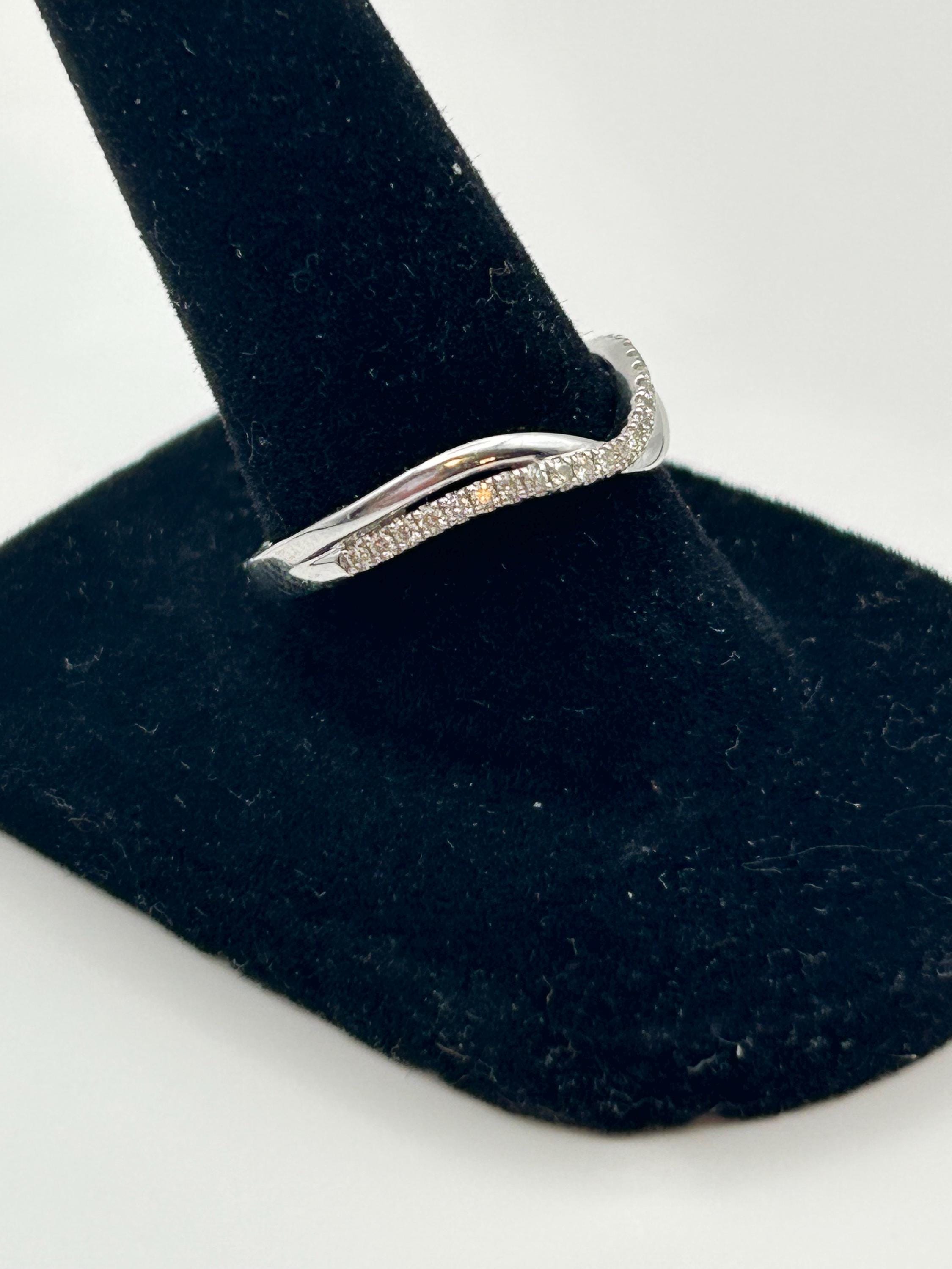 Pre-loved Sparkling 14KT Solid White Gold Diamond Band