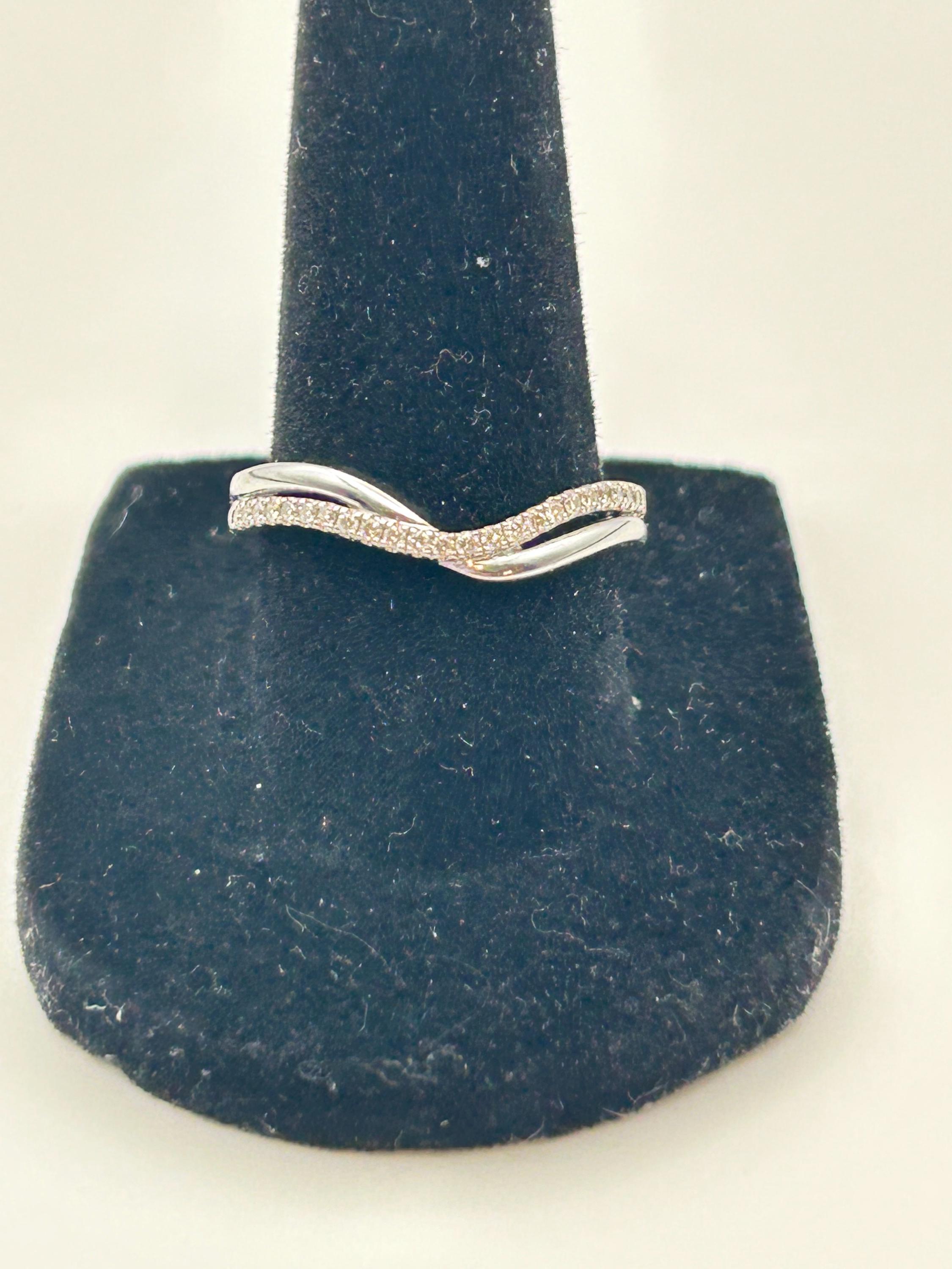 Pre-loved Sparkling 14KT Solid White Gold Diamond Band
