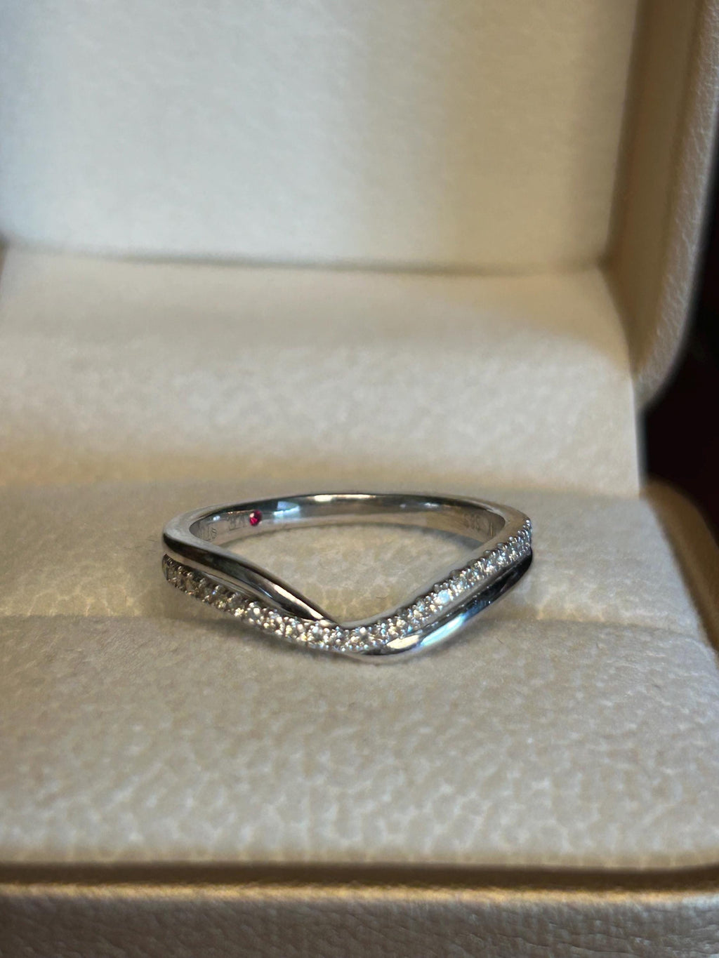 Pre-loved Sparkling 14KT Solid White Gold Diamond Band