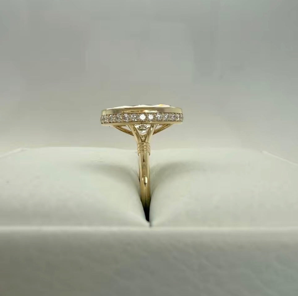 The Delilah | Signature Oval Bezel Lab Diamond Ring