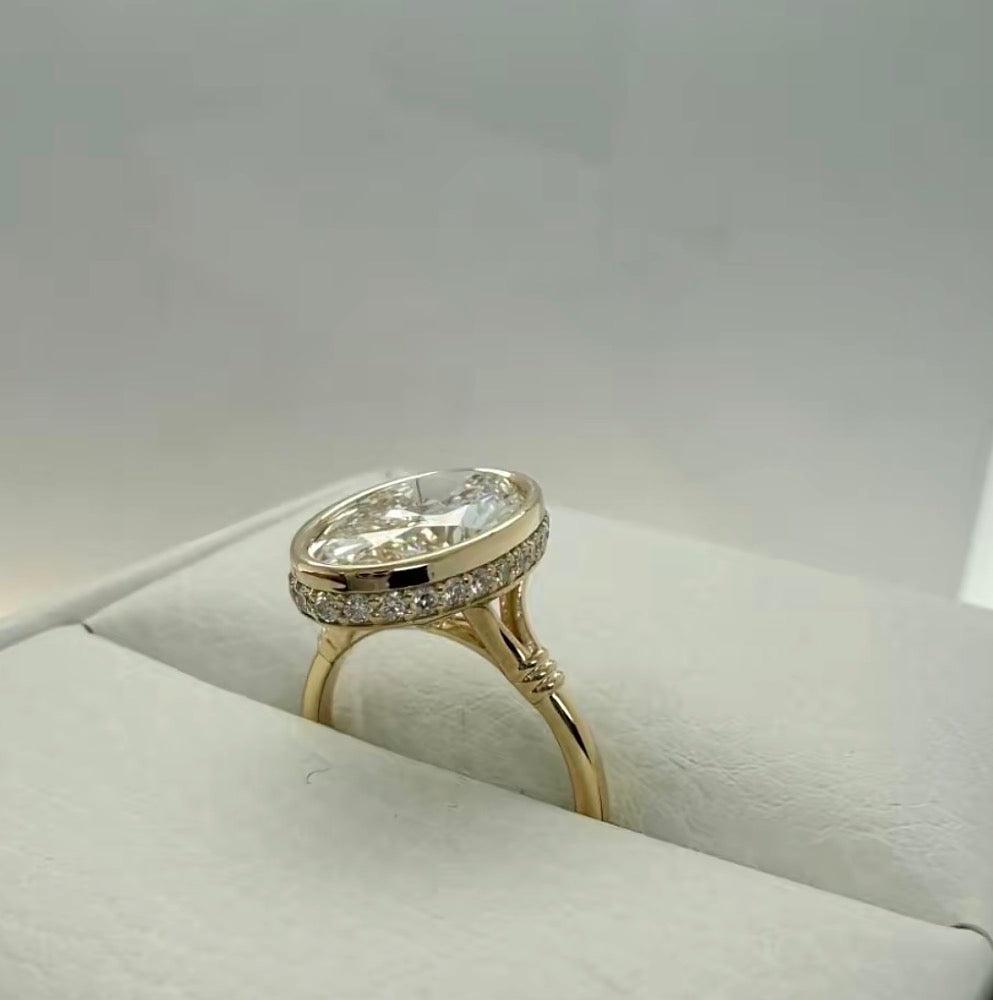 The Delilah | Signature Oval Bezel Lab Diamond Ring