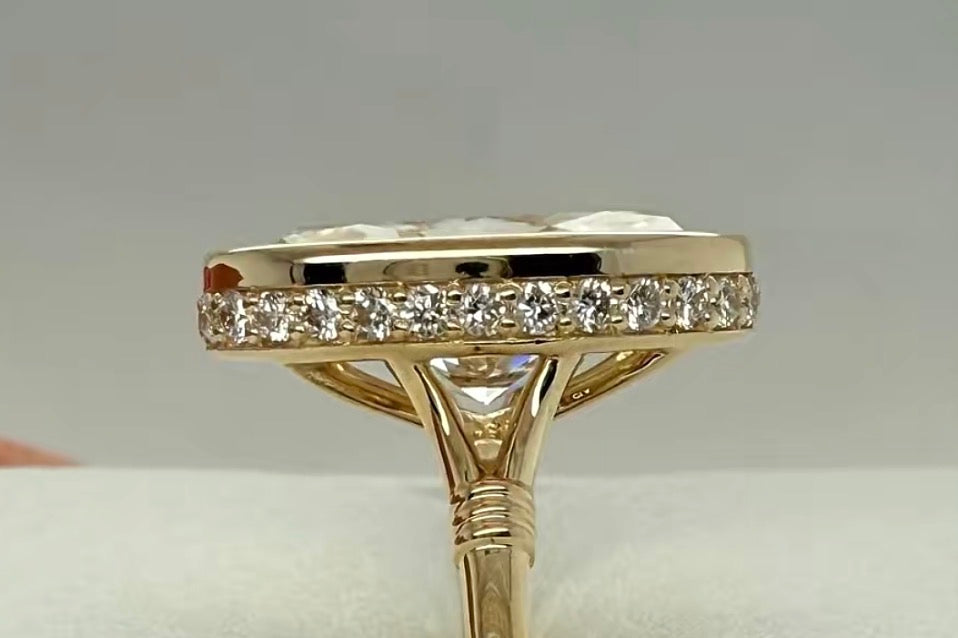 The Delilah | Signature Oval Bezel Lab Diamond Ring