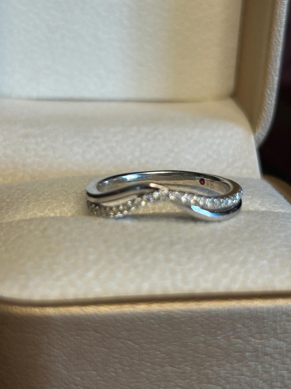 Pre-loved Sparkling 14KT Solid White Gold Diamond Band