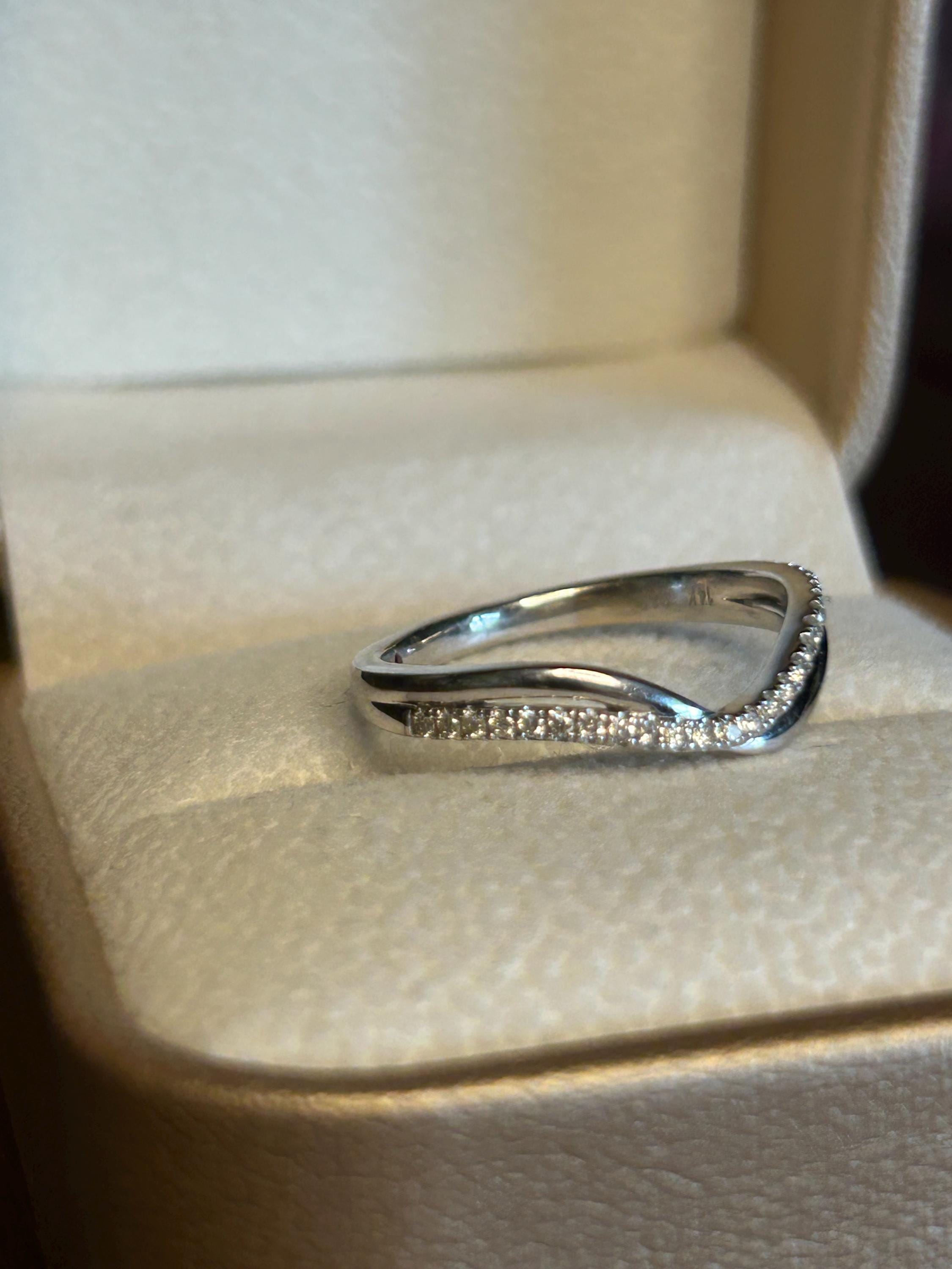 Pre-loved Sparkling 14KT Solid White Gold Diamond Band