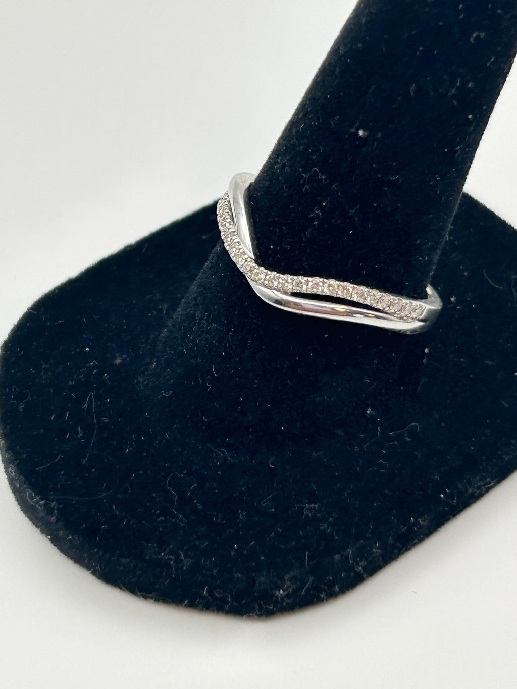 Pre-loved Sparkling 14KT Solid White Gold Diamond Band