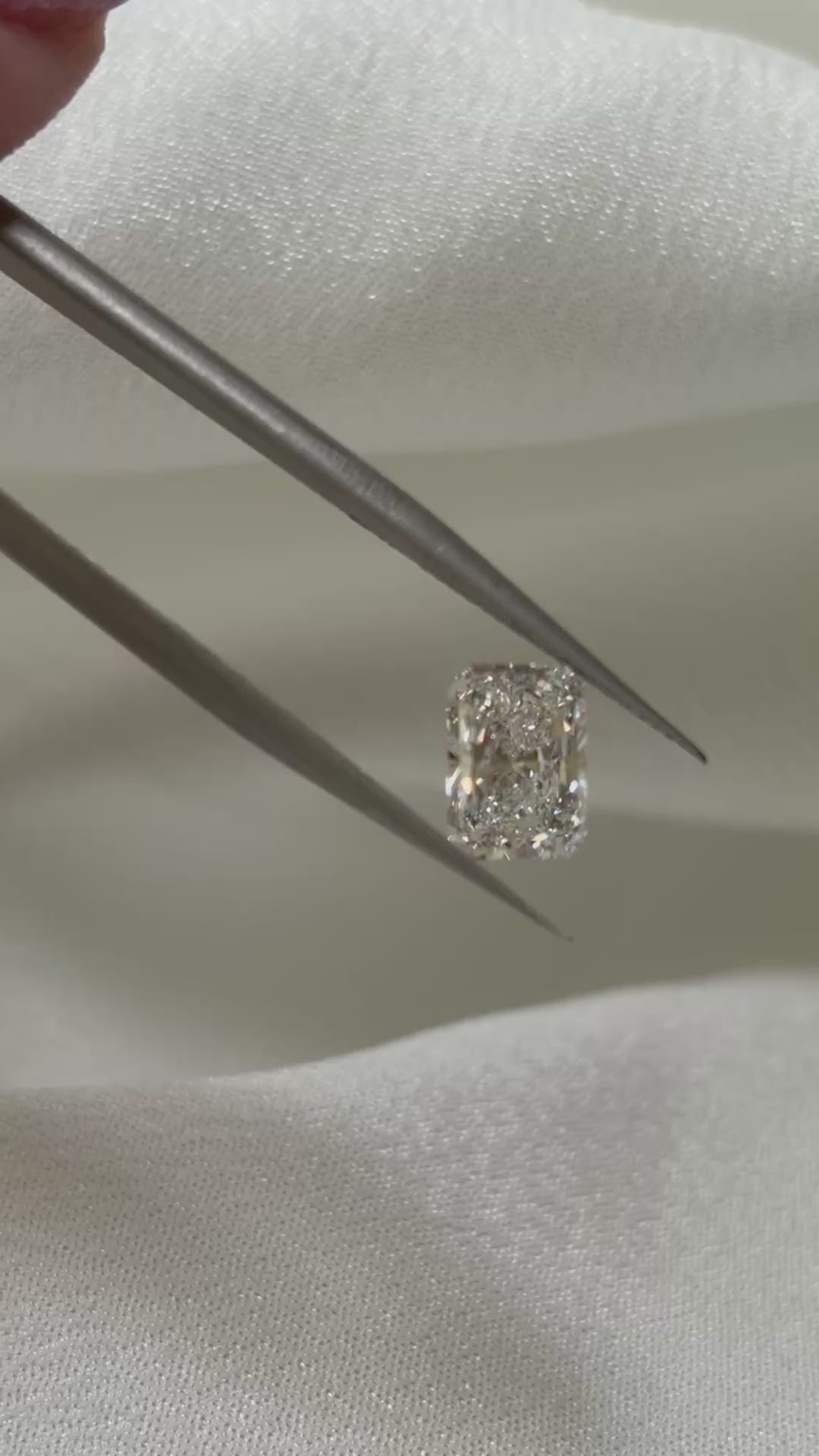 1.54 CT Radiant Cut Lab Grown Diamond – D Color, VS1 Clarity | IGI Certified