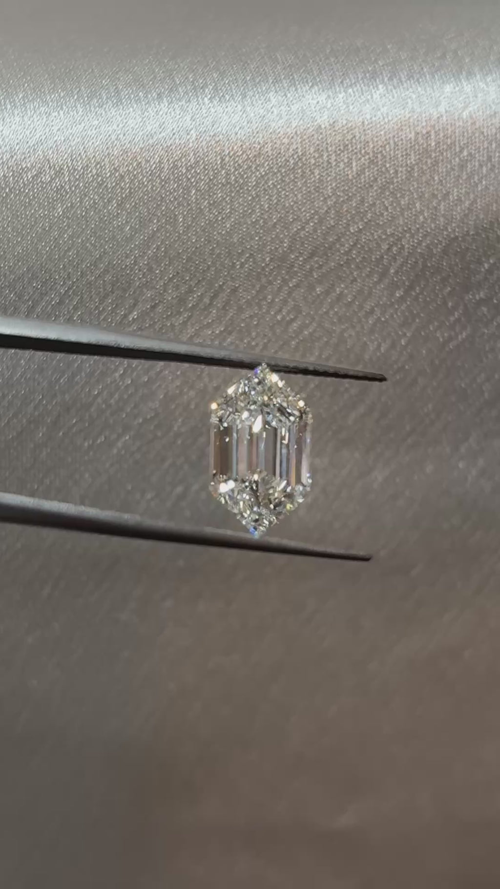 4.34 CT Hexagonal Step Cut Lab Grown Diamond – F Color, VVS2 Clarity | IGI Certified