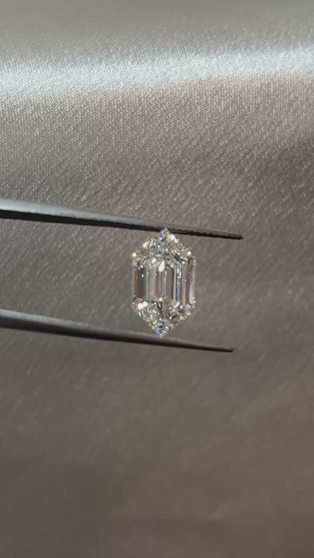 4.34 CT Hexagonal Step Cut Lab Grown Diamond – F Color, VVS2 Clarity | IGI Certified